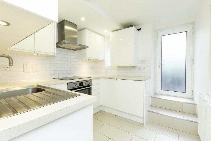 			2 Bedroom, 1 bath, 1 reception Flat			 Fairhazel Gardens, South Hampstead